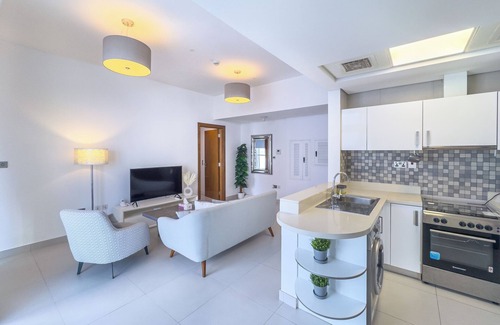 Al Zahiyah Apartment | Cozy 1BR Balcony + Cityscape
