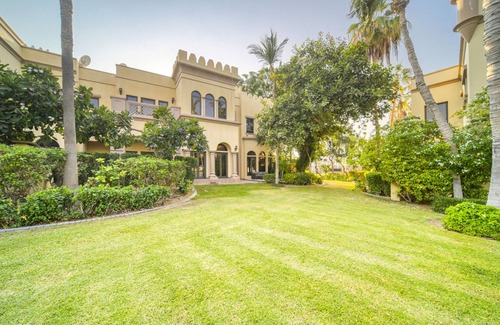 Palm Jumeirah Villa | Exclusive Beachfront Villa w/Private Beach Access, Next to the Community Pool