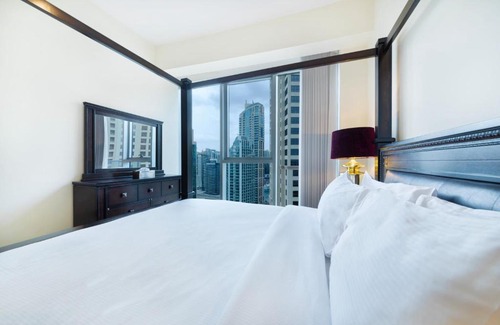 Dubai Marina Apartment | Maison Privee - Spacious Apt with Beach, Pool and Marina Access