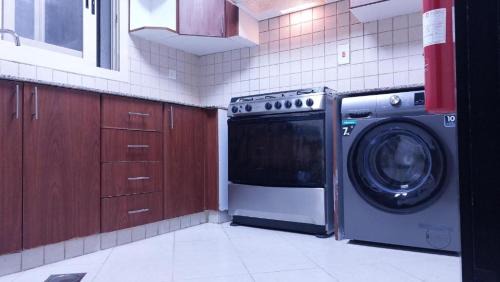 Al Nahda 2 House | MASTER BEDROOM FOR SHORT STAY IN DUBAI BY MAUON Tourism