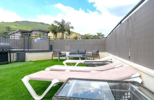Migdal Villa | וילה סוגנו עם בריכה וג'קוזי וממ"ד פרטי