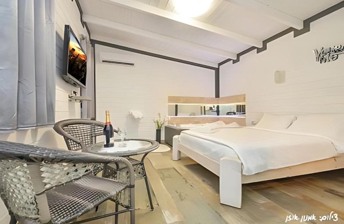 Hazon Bed & Breakfast | סוויטת ליב - בקתה מוצנעת עם פרטיות מלאה עם ג'קוזי ובריכה פרטית