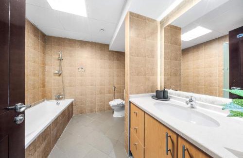 Business Bay Apartment | 1-Bedroom Urban Retreat in Prestigious Business Bay