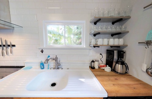 Downtown Historic District House | 💲1920 Lovingly Renovated💲3 KINGS - 2 Block Stroll to Historic DT- Beach just 3 Miles