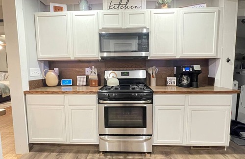 Carrboro House | 1920’s Farmhouse - 3bed/2bath - Pet Friendly