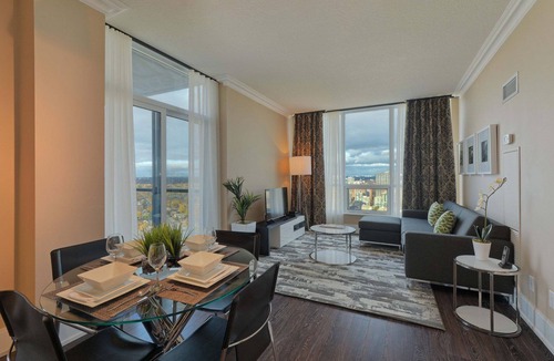 Etobicoke Apartment | 2 Bedroom/2 Bathroom Suite
