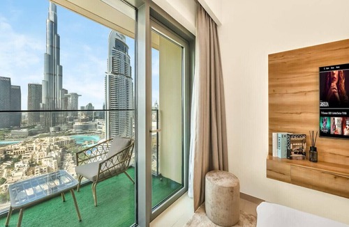 Downtown Dubai Apartment | 2BDR Apt LED side Burj Khalifa Views Opposite Dubai Mall
