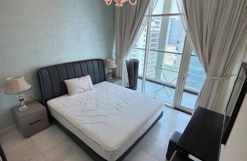 Downtown Dubai Apartment | 3 Bedroom Apartment at Business Bay - Pool & Spa
