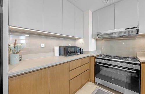 Dubai Apartment | 3 Bedroom in Habour Views in Creek with Modern Amenities