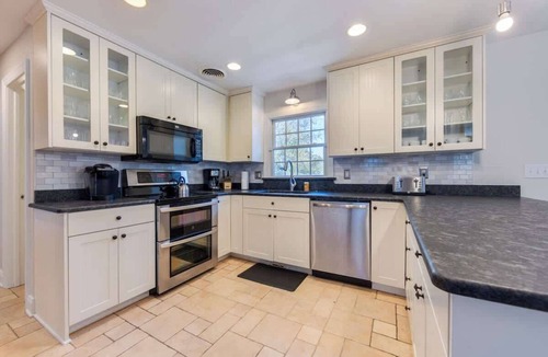 Duck House | 5Min Walk to Beach and Saltwater Pool!
