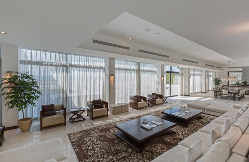 Abu Dhabi Villa | 6 Bedroom Luxury Mansion, Private Island, Private Beach and Pool