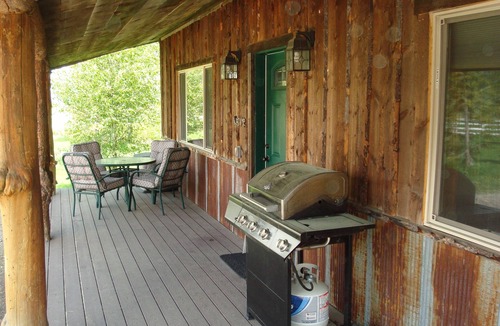 Lazy Acres Cabin | 8 miles from Yellowstone! Large Covered Porch, Gas BBQ, Smart TV, Next To Creek
