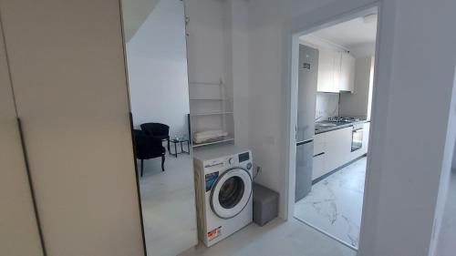 Popesti-Leordeni Apartment | 85th Pool View Studio