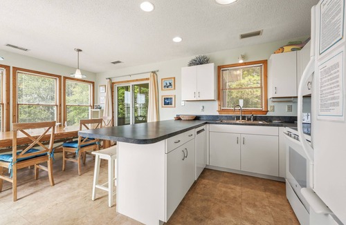 Tuckahoe House | A Sign of the Seahorse: Community Pool, Pickleball, 1 Dog-friendly, Hot Tub, On Sale July 12th