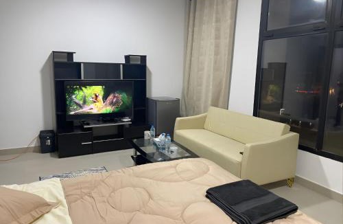 Madinat Zayed Hostel | Adorable Master Room - Heart of Abu Dhabi