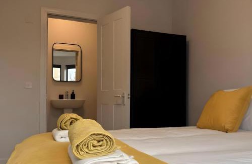 Madinat Zayed Hostel | Affordable Master Room - Heart of Abu Dhabi