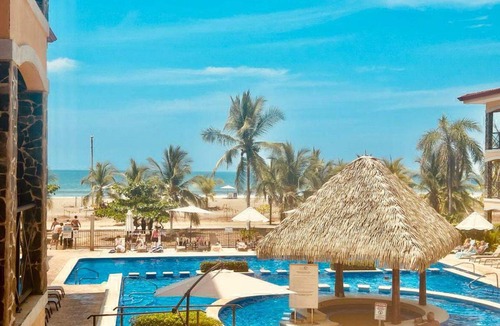Barrio Los Villalobos Apartment | Apartamento de Lujo en Playa Jacó, Frente al Mar, Wifi, AC, Parqueo Privado y Piscinas