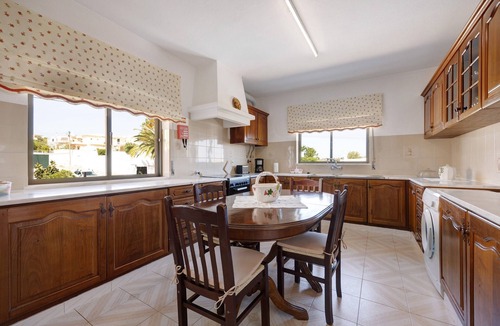 Funchal Apartment | Apartment 'Casa Atlântico nº3' close to the Sea with Shared Pool & Wi-Fi