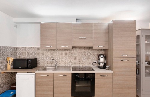 Anacapri Apartment | Apartment 'La Primavera' with Mountain View, Wi-Fi and Air Conditioning