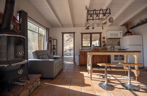 Morongo Valley House | Aphrodite Cottage-Seclusion & Stargazing at 25acres gated private Hidden Passage