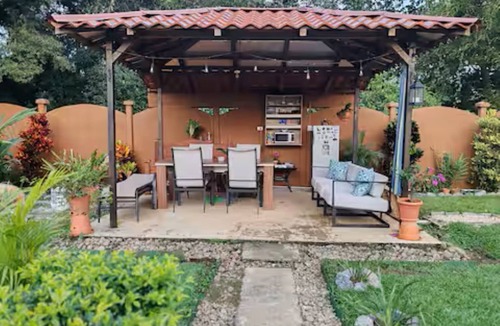 Chilamate Apartment | Ara Macaw suit 2