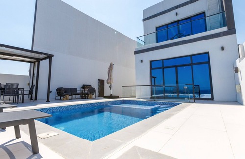Sharm Villa | Arabian Gulf-Facing 4BR Villa with Two Assistant Room, Heated Pool and Barbecue Space, Al Dana Island, Fujairah