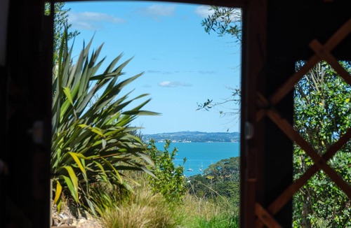 Palm Beach Cabin | Awaawa Yurts - Rangi Yurt - Awaawa Yurts offer a luxury glamping experience on Waiheke Island. Stunning views, luxury queen sized bed, private bathroom with tea and coffee making facilities.