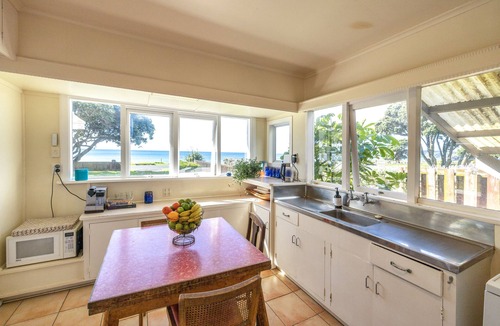 Onetangi House | BACH ON THE BEACH | Coast & Country | WINTER DEAL