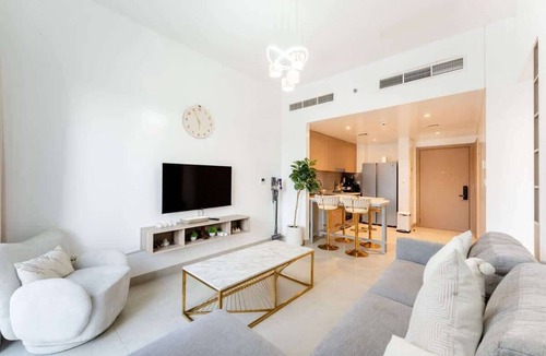 Al Khan Apartment | Beachfront Apt with Private Beach & Pool Access