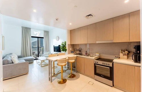 Al Khan Apartment | Beachfront Apt with Private Beach & Pool Access