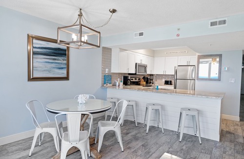Destin Condo | BEACHFRONT Resort - Remodeled - 140+ 5-STAR reviews! 3 Pools -Tiki Bar 8th Floor