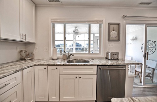 South Bethany House | Beautiful 2 bed Townhouse in Bayshore Breeze! Close to State Park Beaches! Dock, Beach Town, Restaurants and More!