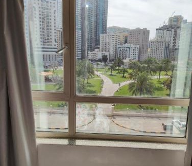 Al Majaz Apartment | Beautiful Levish 3-Bedroom Family Apartment with Garden View