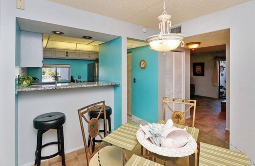 Siesta Key Condo | Beautiful one bedroom condo on Siesta Key. minutes from Siesta key Beach!