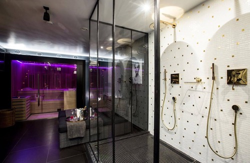 Broekwijk Apartment | Beautiful Studio in the Center Town with Jacuzzi
