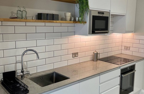 Twickenham Riverside Apartment | Beautifully Appointed One Bed Apartment. Near Richmond Park, and Kew Gardens