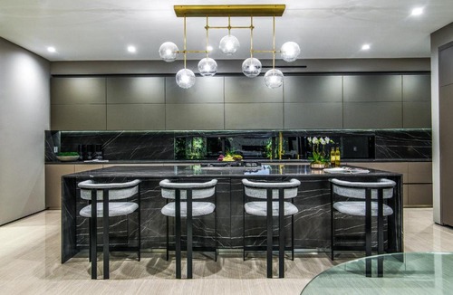 The Flats Villa | Beverly Hills Majestic Modern Mansion