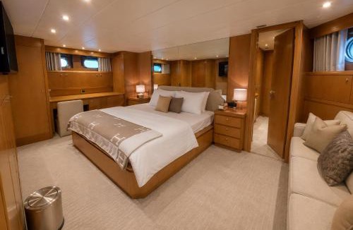 Abu Dhabi Boat Rental | Big Panda Yachts