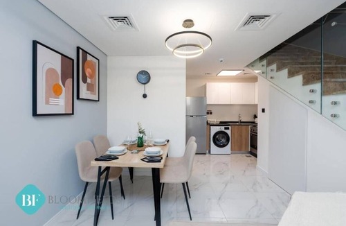 Dubai Apartment | Bloomfields Premium 1BR Duplex in Ru