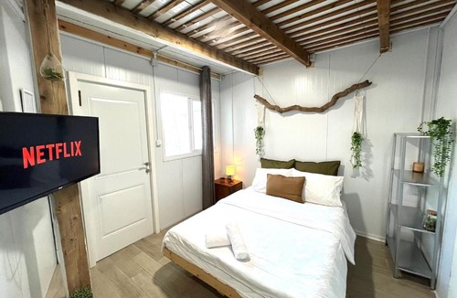 Haifa Apartment | Blue Emerald