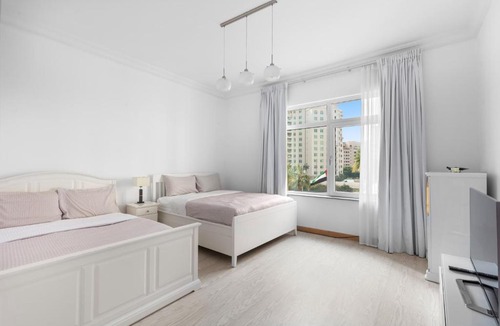 Palm Jumeirah Apartment | Bright 2 Bedroom Apartment, Beach & Pool Access