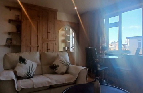 Ballsbridge Apartment | Bright 2BDR Sandymount Apartment Near Sea