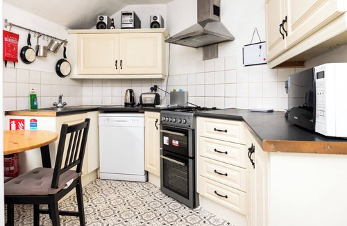 Phibsborough Apartment | Bright 3BR Flat in City Center 16 min Bus to Temple Bar