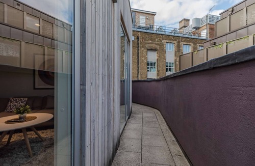 Farringdon Apartment | Bright & Modern Holborn Apartment – Central Location