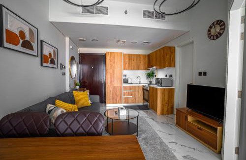 Abu Dhabi Apartment | Canal View 1BR near Galleria Mall & Cleveland