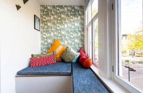 Grachtengordel-West Apartment | Canal-View Studio for 2 · Smart TV · Steps to Anne Frank House, Jordaan