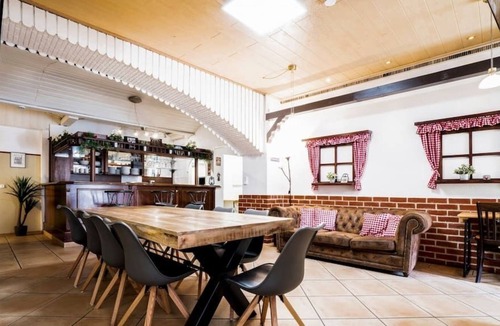 Echarding House | ※ Casa BARvaria ※Incredible 8BR※ HUGE※With a BAR ※