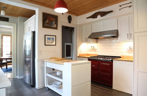South End House | Centrally located, a Beautiful Landmark House for an ideal Family Getaway!