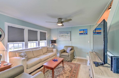Atlantic Beach House | Charming Cottage Less Than half Mile to Atlantic Beach!