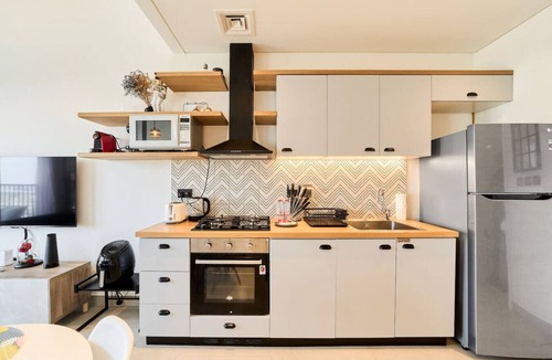 Dubai Apartment | Chic 1BR w/Balcony in Collective 2.0, Dubai Hills